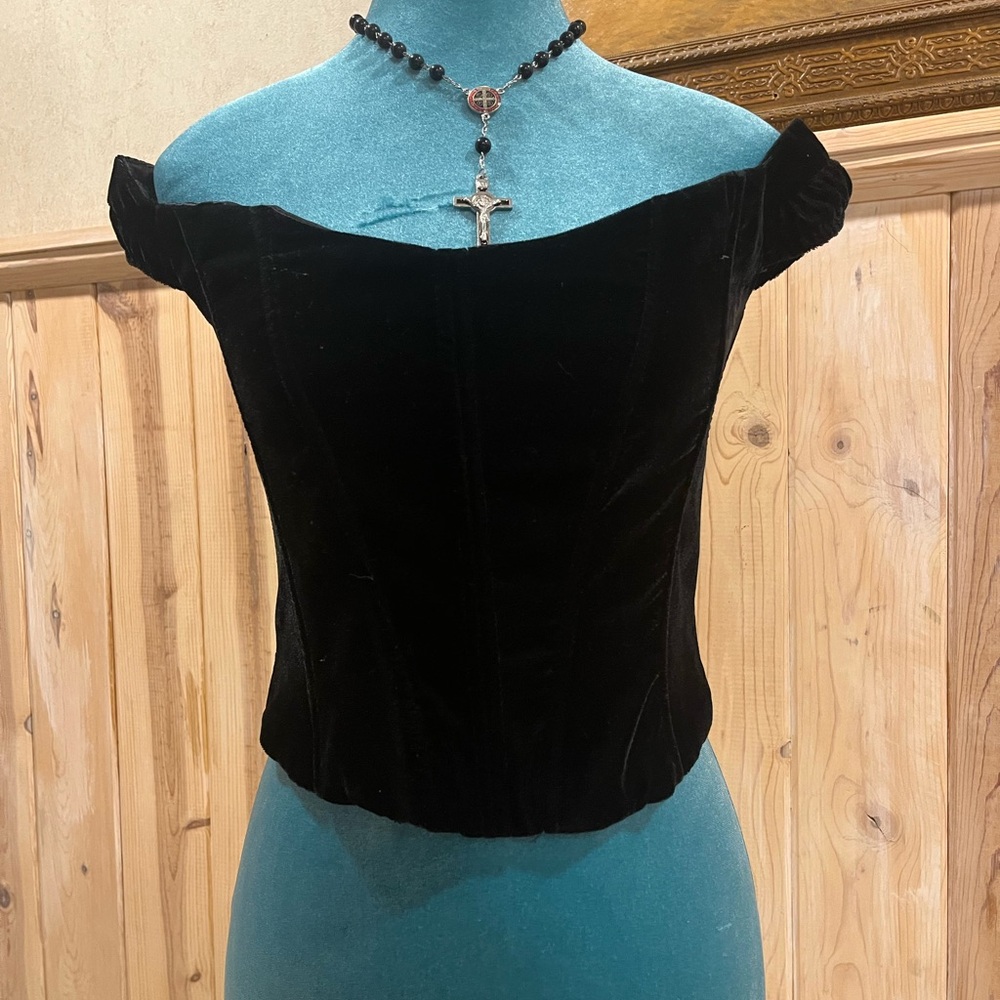 JESSICA M'CLINTOCK Off-Shoulder Velvet Top